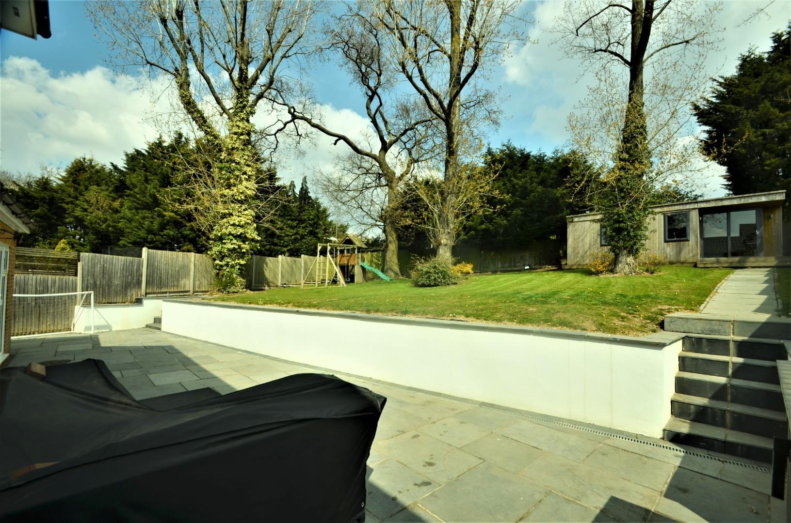 Robeson Way, Borehamwood
